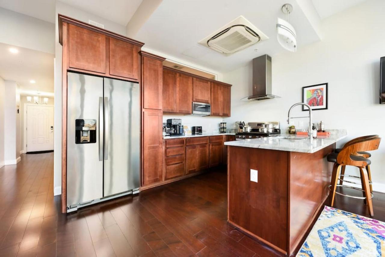 Hostwise Stays - The Washington At Chatham - Free Parking, Private Gym, Skyline Views! Питсбърг Екстериор снимка